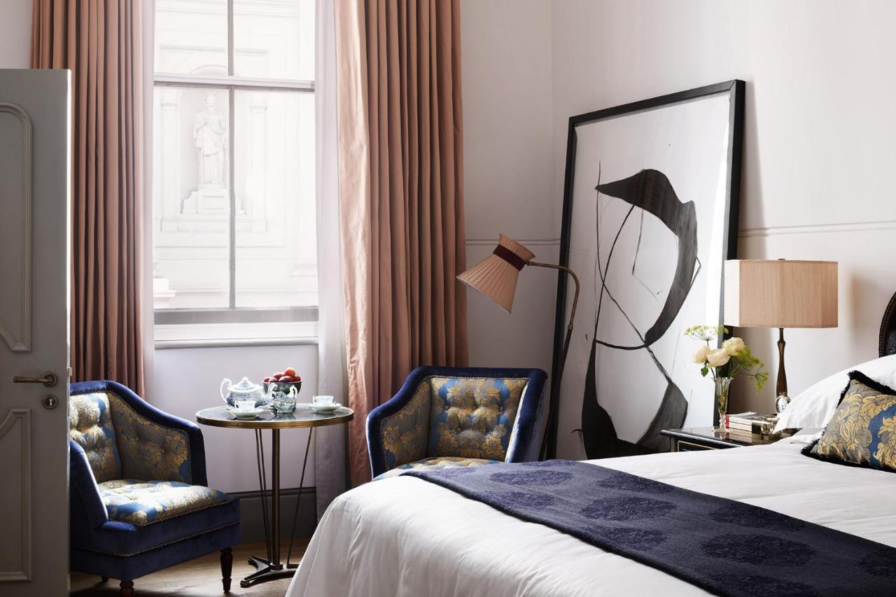 Nomad London Hotel Ngoại thất bức ảnh A guest room at The Carlyle