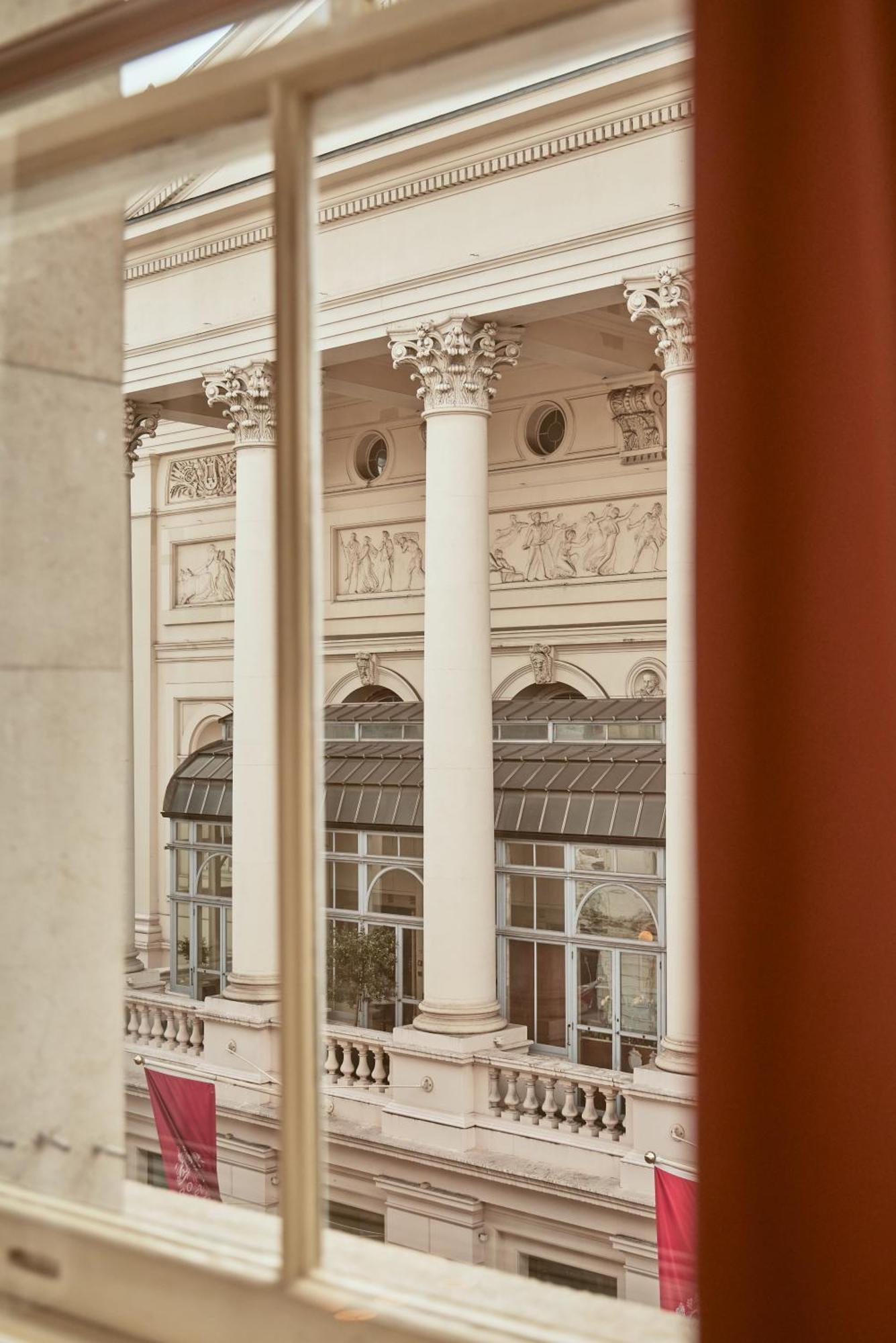 Nomad London Hotel Ngoại thất bức ảnh The interior of the National Museum of Natural History