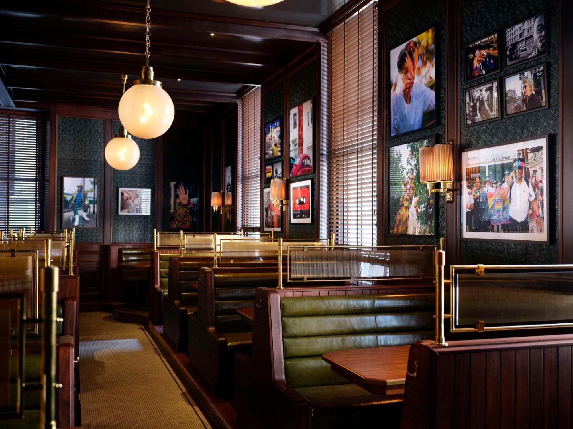Nomad London Hotel Ngoại thất bức ảnh Interior of a typical PF. Chang's
